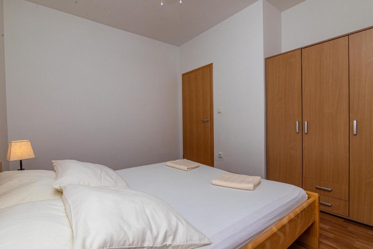 Apartments Janja Τρογκίρ Εξωτερικό φωτογραφία