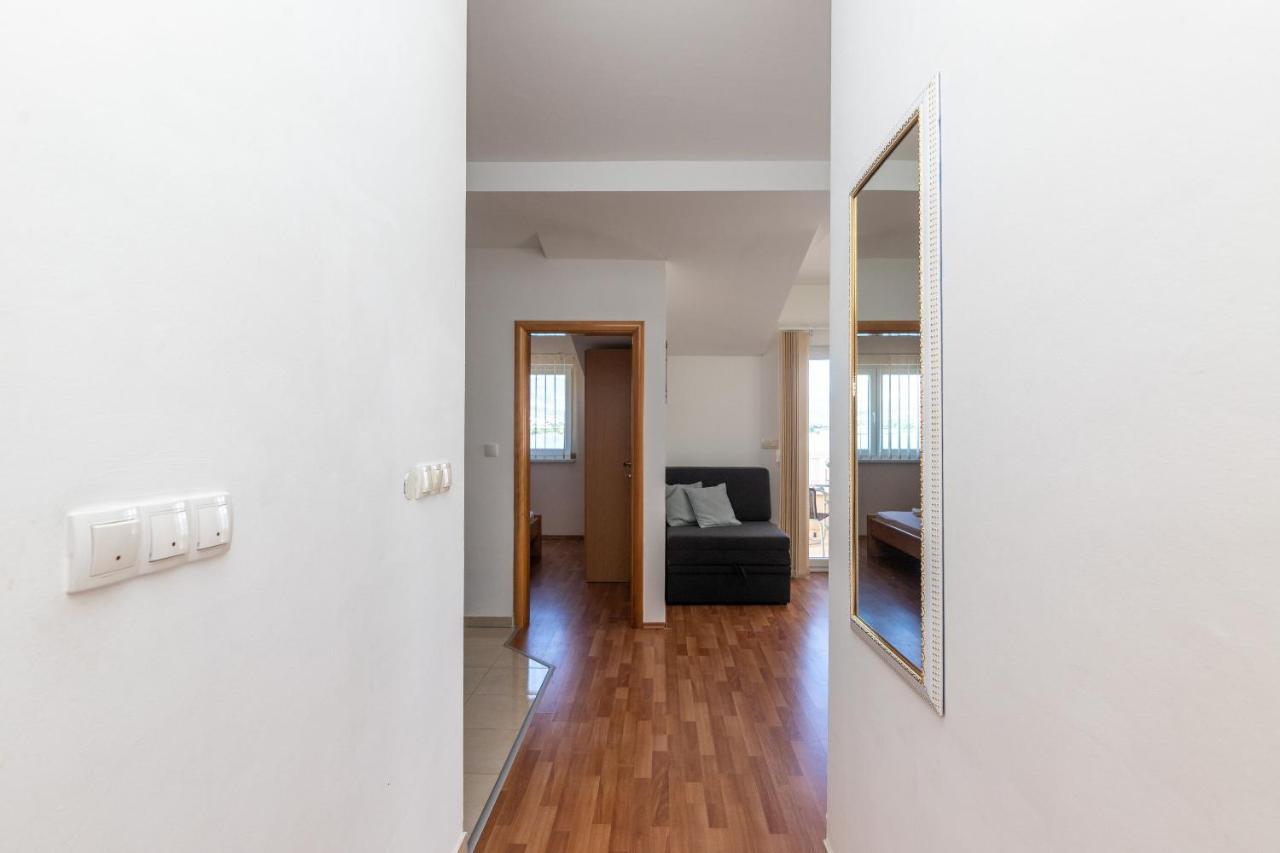 Apartments Janja Τρογκίρ Εξωτερικό φωτογραφία