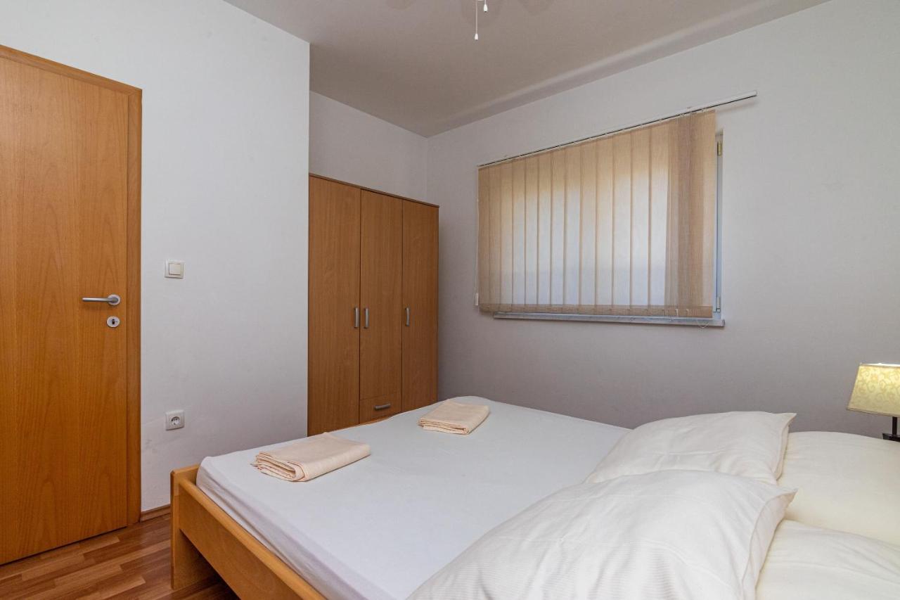 Apartments Janja Τρογκίρ Εξωτερικό φωτογραφία