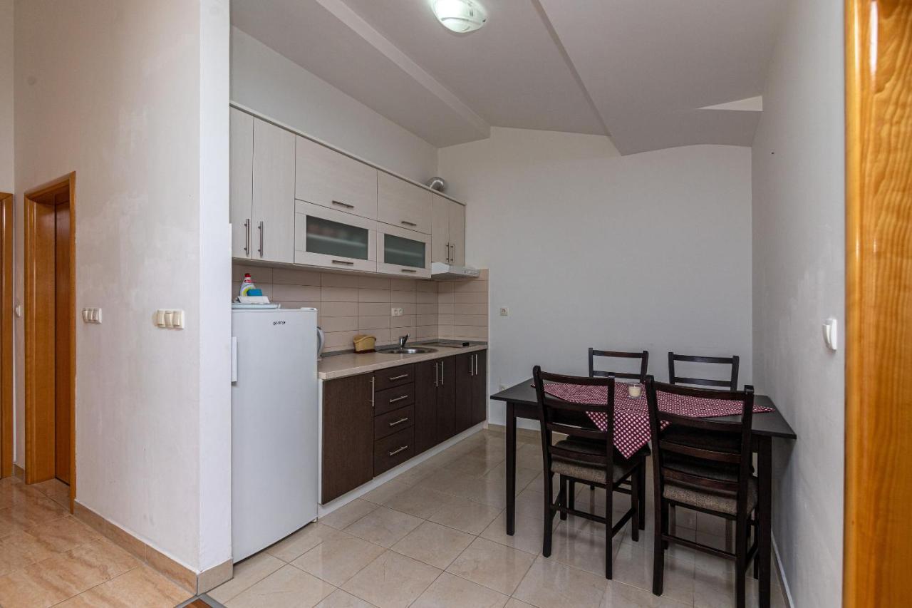 Apartments Janja Τρογκίρ Εξωτερικό φωτογραφία