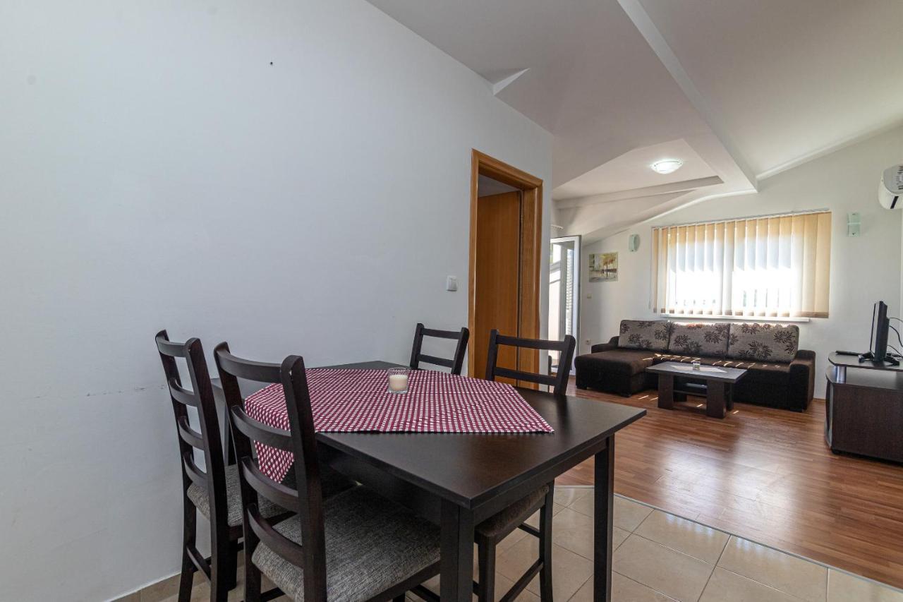 Apartments Janja Τρογκίρ Εξωτερικό φωτογραφία