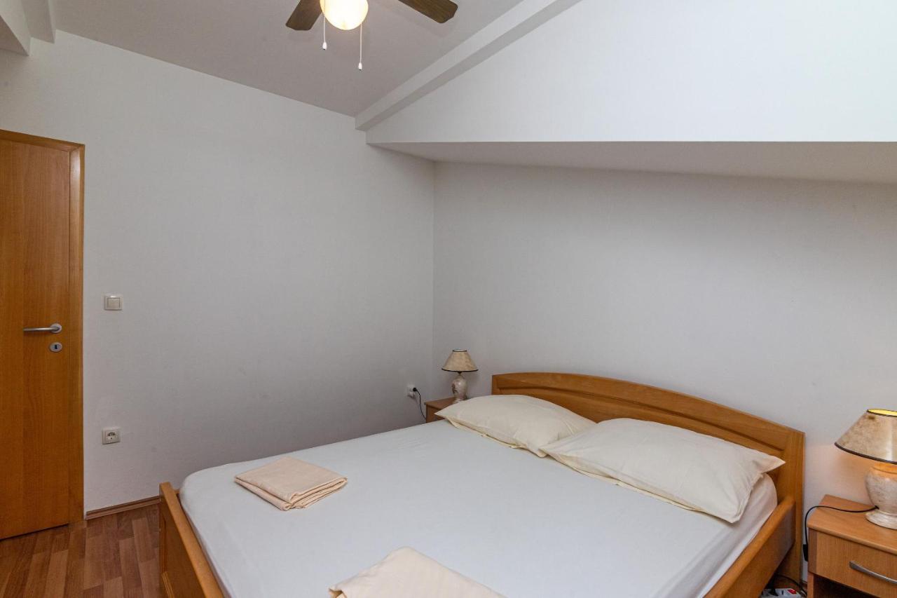 Apartments Janja Τρογκίρ Εξωτερικό φωτογραφία