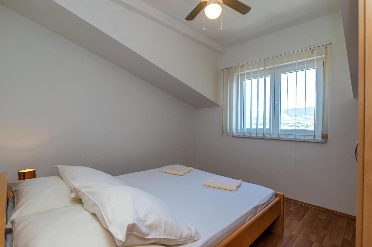 Apartments Janja Τρογκίρ Εξωτερικό φωτογραφία
