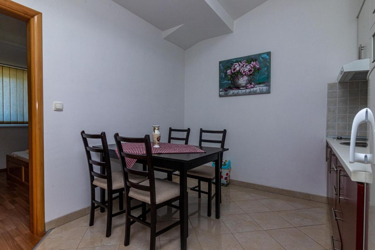 Apartments Janja Τρογκίρ Εξωτερικό φωτογραφία