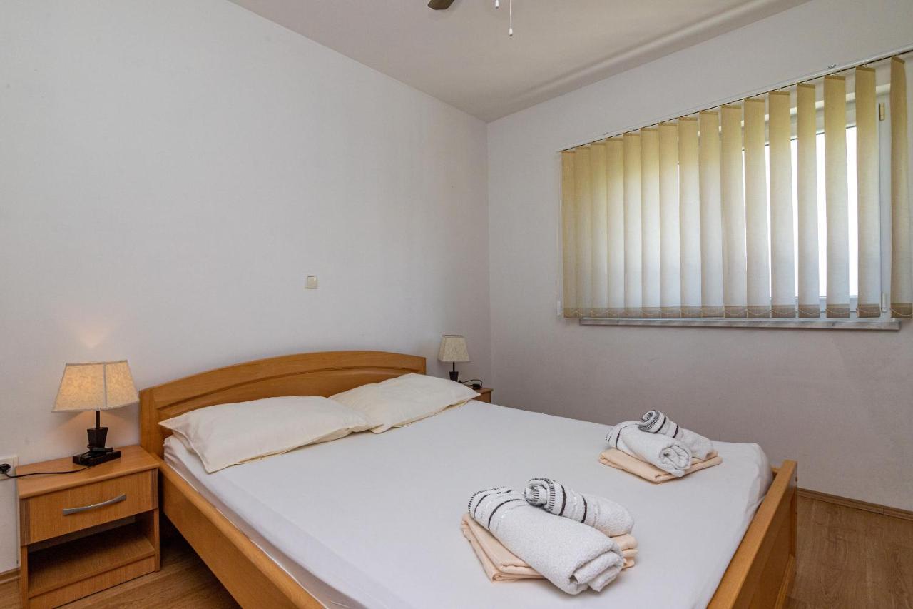 Apartments Janja Τρογκίρ Εξωτερικό φωτογραφία